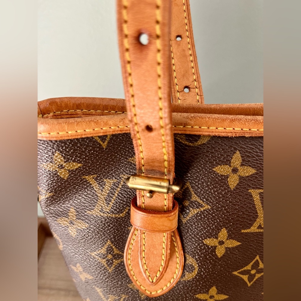 Louis Vuitton Authentic Monogram Petite Bucket Bag ✨Vintage✨ - Picture 2 of 16